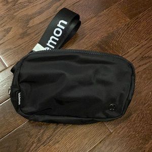 NWT Lululemon Everywhere Belt Bag 1L in Black/White